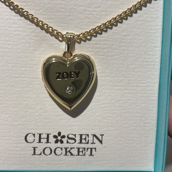 Locket “Zoey” - Picture 2 of 4